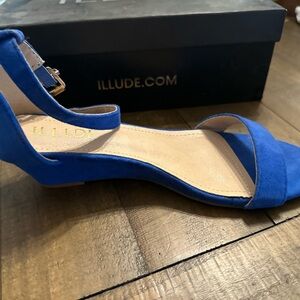 Women’s low heel sandal